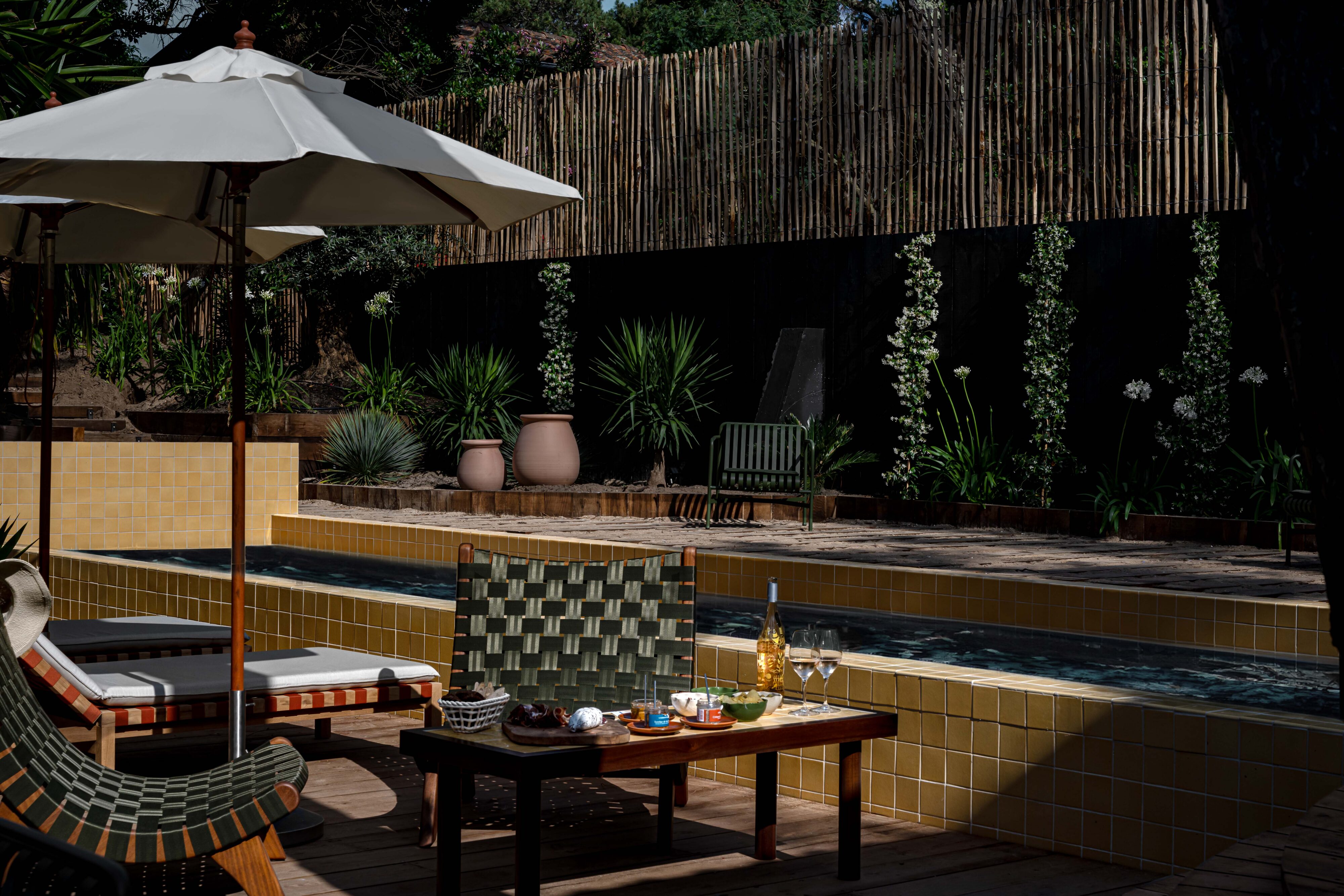 Pool & parasol