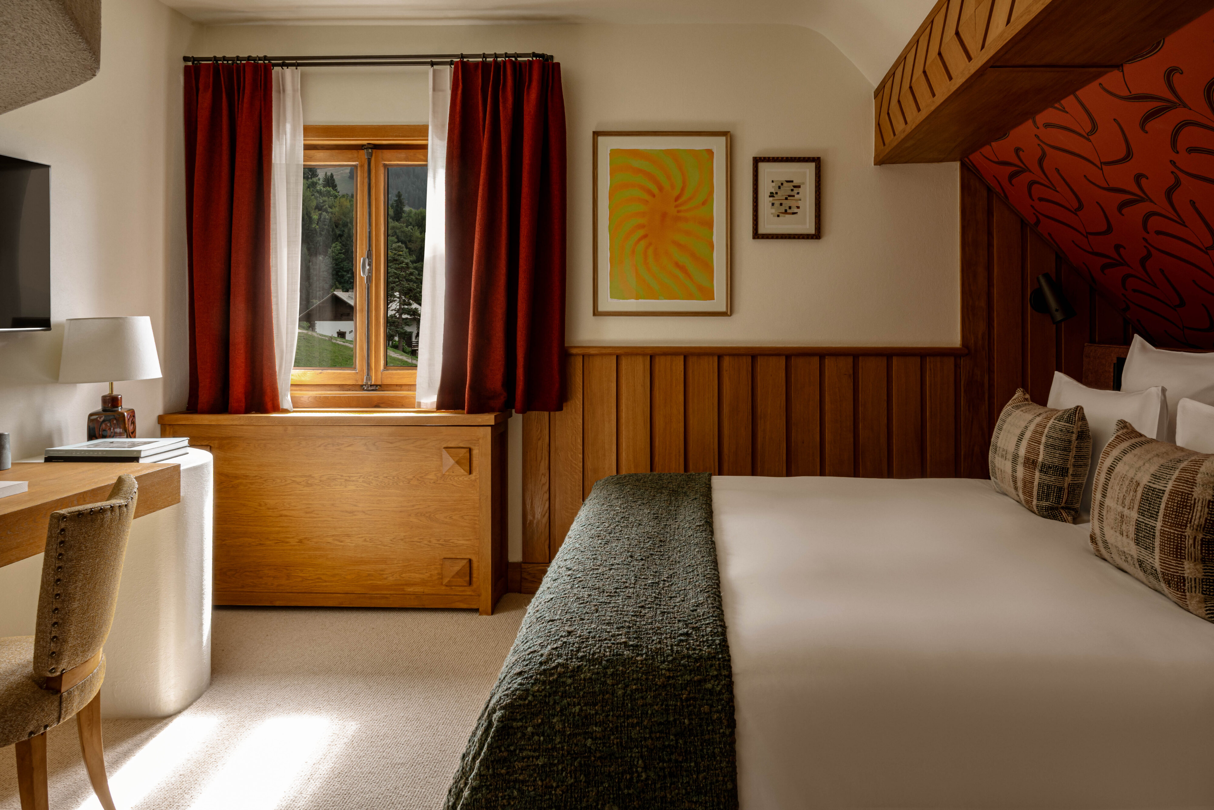 Bedroom, red curtains